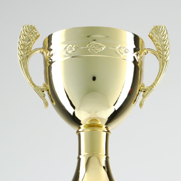Кубок 042С, золото, подставка пластик, 7,5 × 9 × 26,5 см